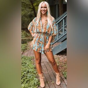 Oliváceos RADIANT REVEAL SNAKE
PRINT ROMPER Bohemian Print Jumpsuit Size: S